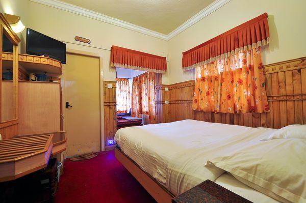Pine Borough Inn
